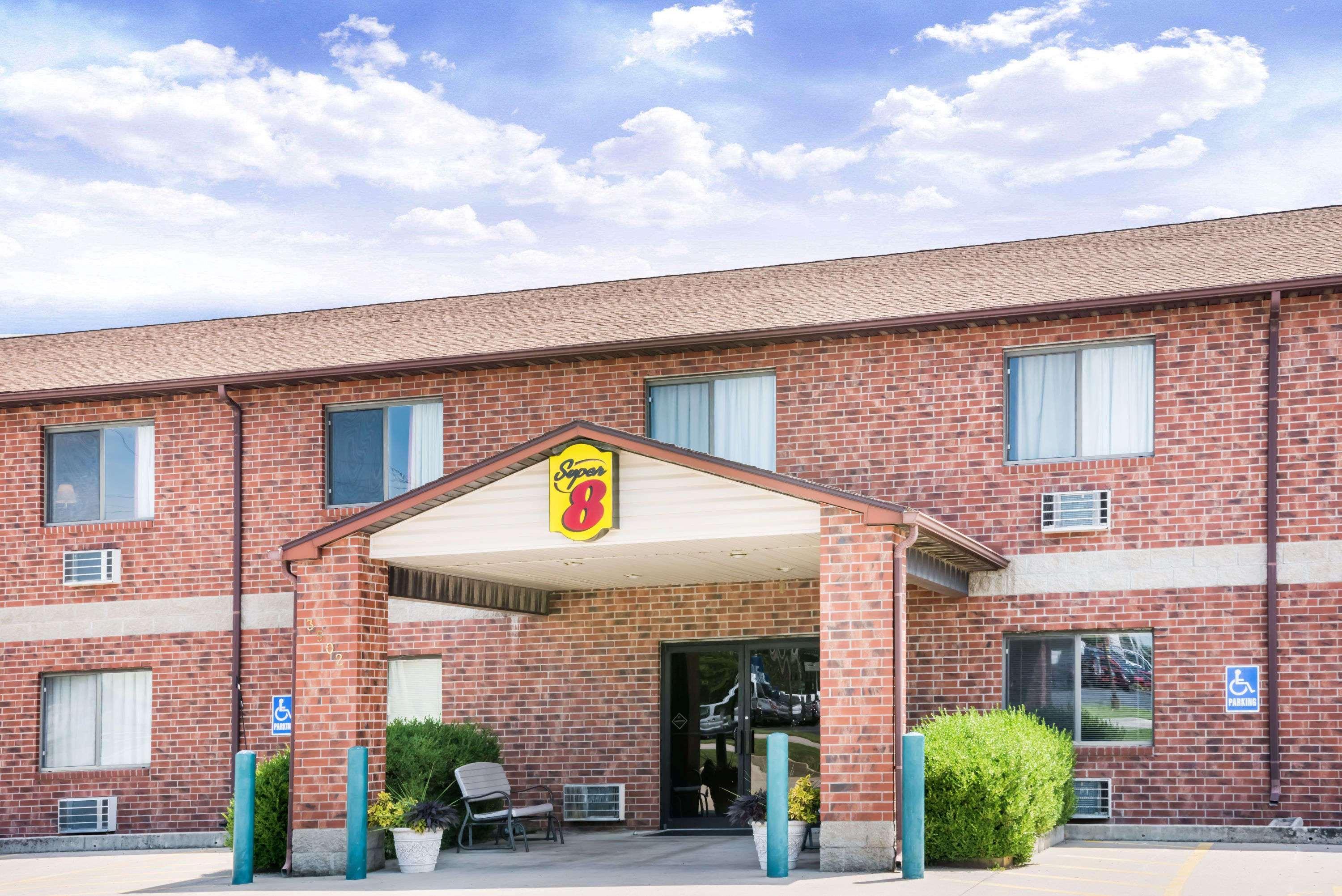 Super 8 By Wyndham Chanute מראה חיצוני תמונה