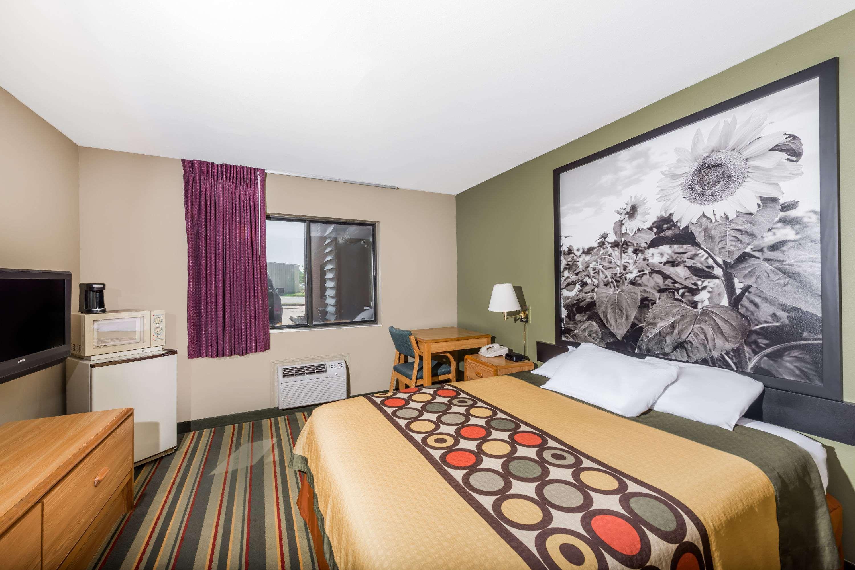 Super 8 By Wyndham Chanute מראה חיצוני תמונה