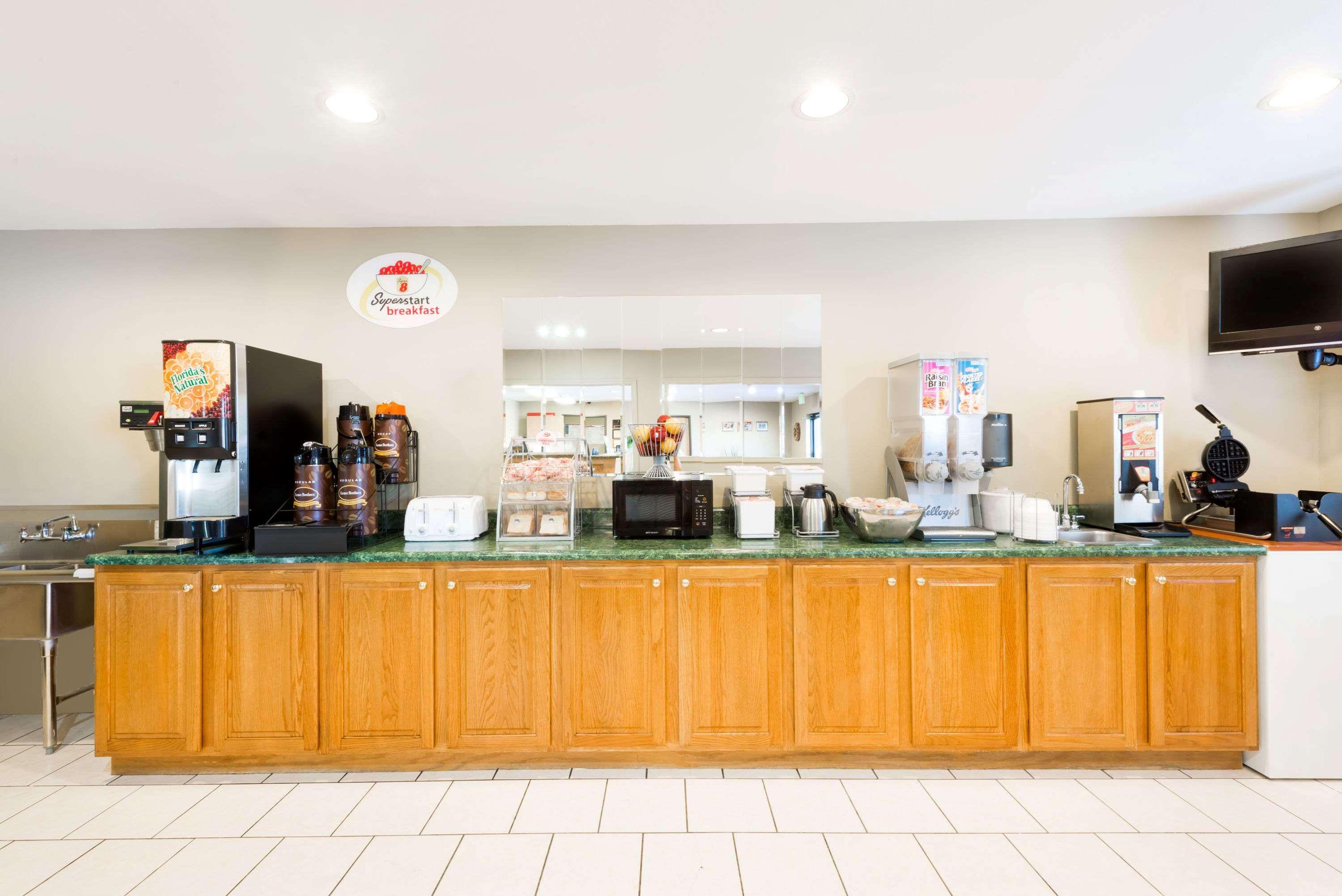 Super 8 By Wyndham Chanute מראה חיצוני תמונה