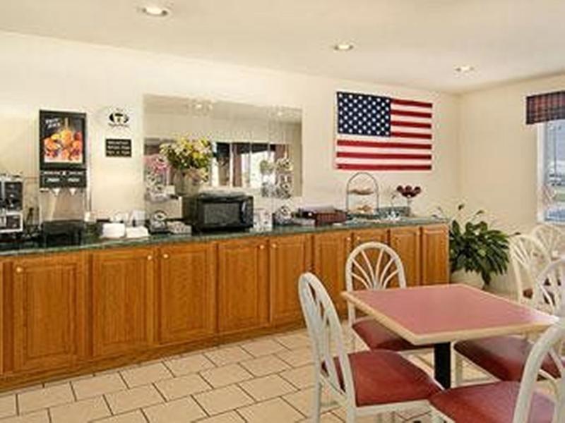 Super 8 By Wyndham Chanute מראה חיצוני תמונה